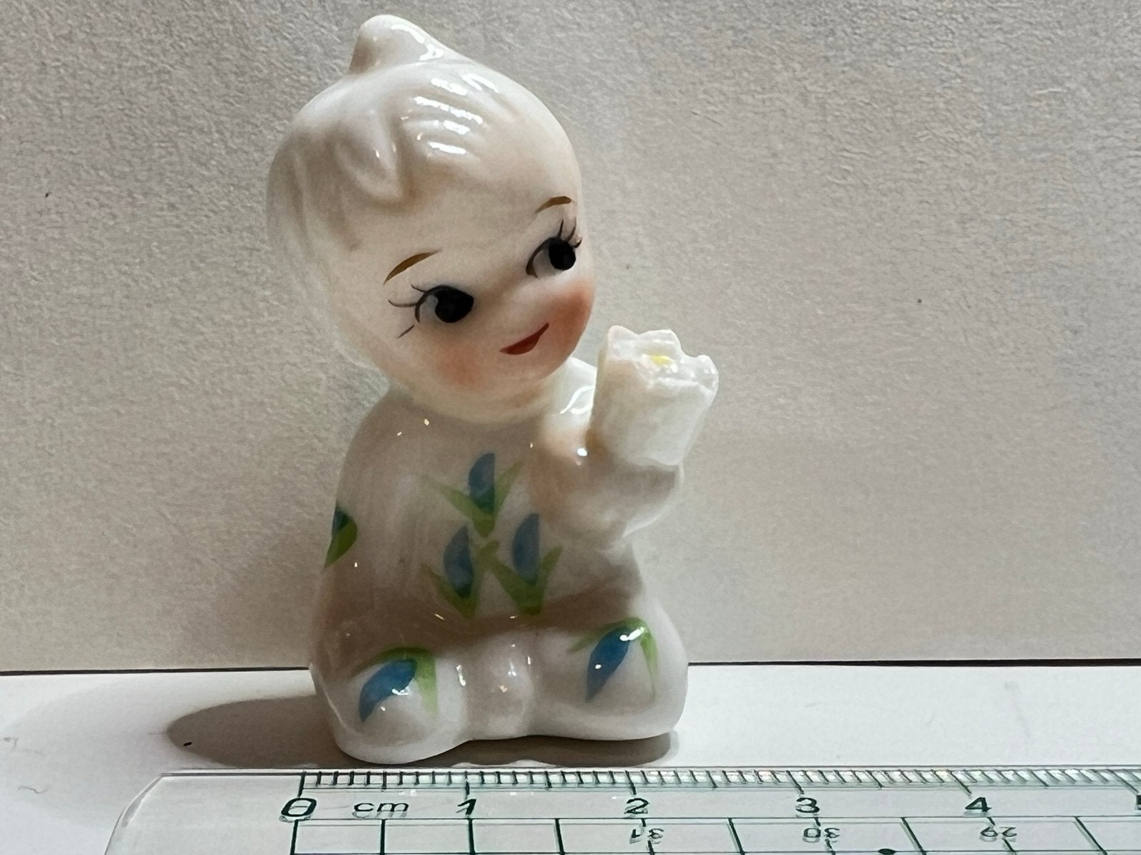Napco Vintage bone china beeldje bloemenkindje, Ophalen of Verzenden, Zo goed als nieuw
