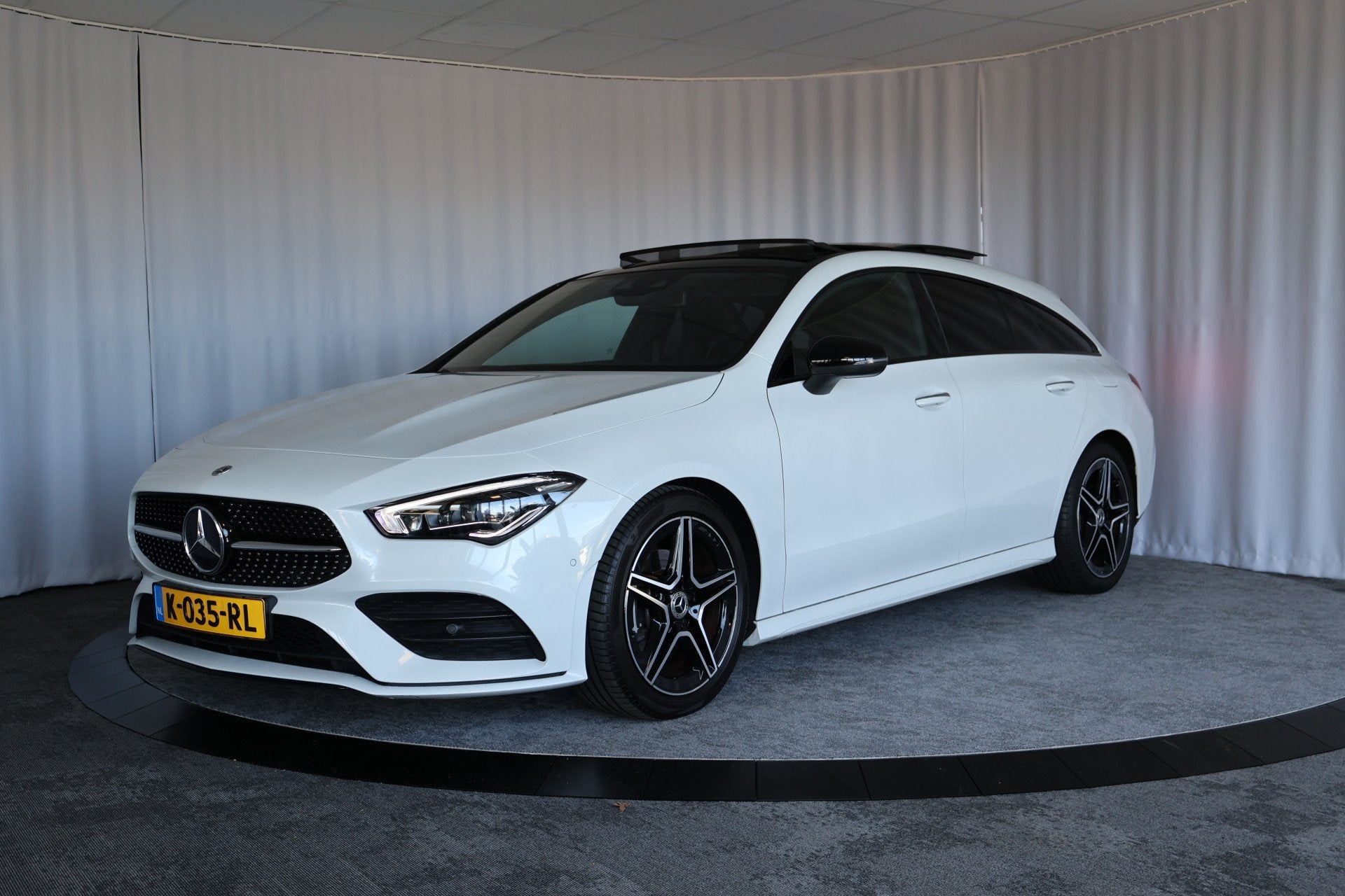 Mercedes-Benz CLA-Klasse Shooting Brake AMG 180 Business Sol, Auto's, 136 pk, Gebruikt, 4 cilinders, Wit