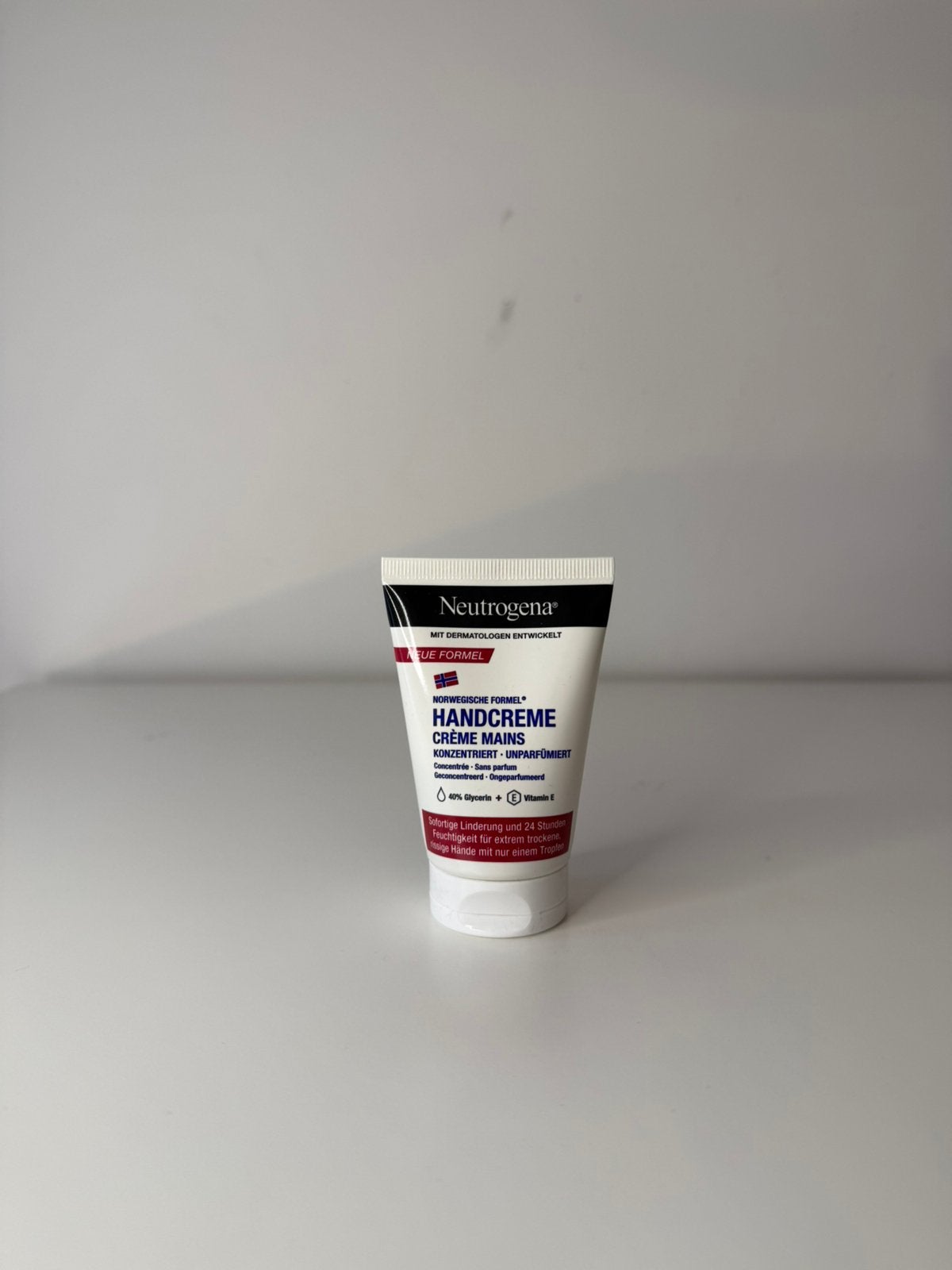 Neutrogena Handcrème- 50 mL, Verzenden, Nieuw, Bodylotion, Crème of Olie