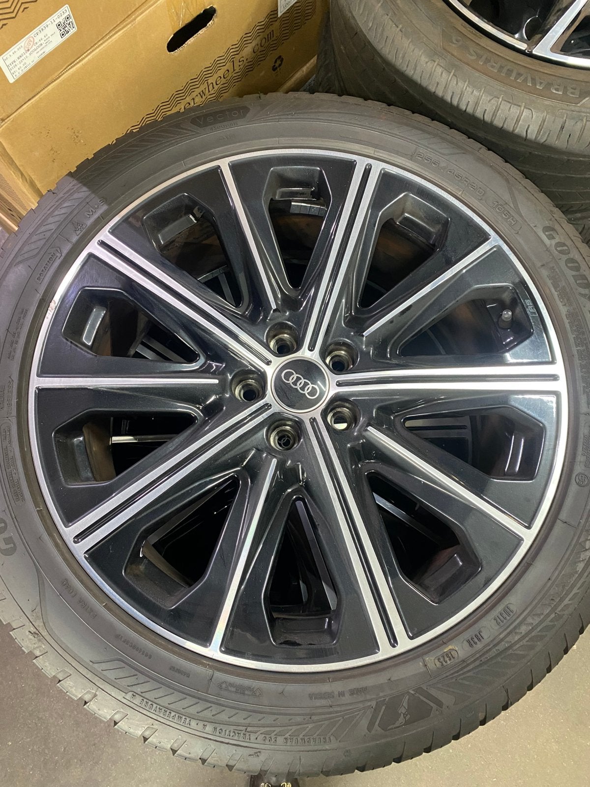 Audi q4 etron wintersett, Ophalen, 235 mm, Band(en), 20 inch
