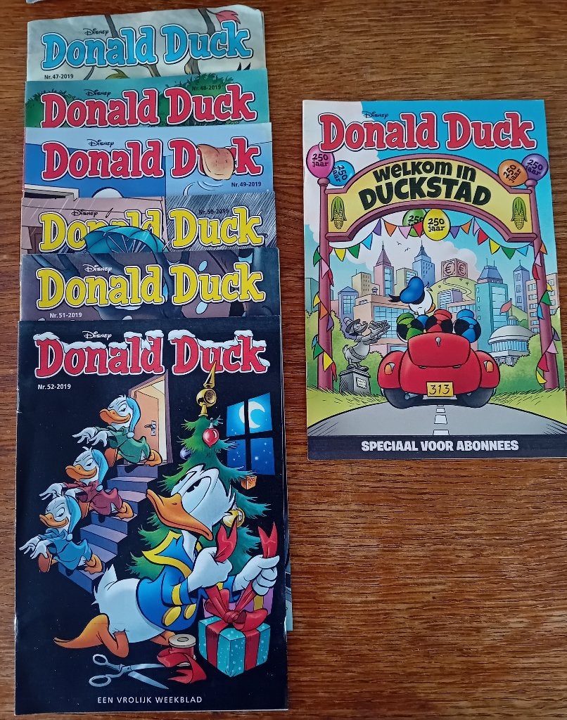 Donald Duck 2019 + extra uitgaven, Walt Disney, Ophalen of Verzenden, Zo goed als nieuw, Meerdere stripboeken