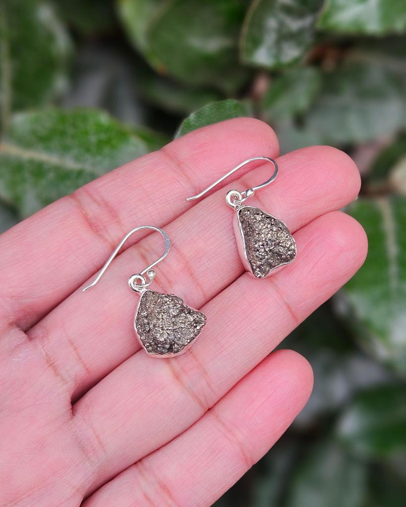 Ruwe Vrijvorm Pyriet Oorbellen Kin - Echt Zilver, Hangers, Info@lavicollection.com, Nieuw, Met edelsteen