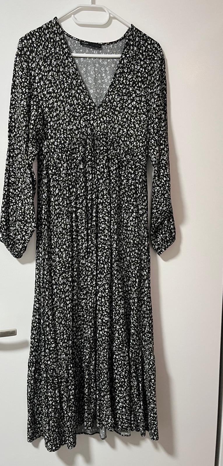 Pull&Bear Zwart-witte Bloemenjurk Maat M, Zwart, Zo goed als nieuw, Onder de knie, Ophalen