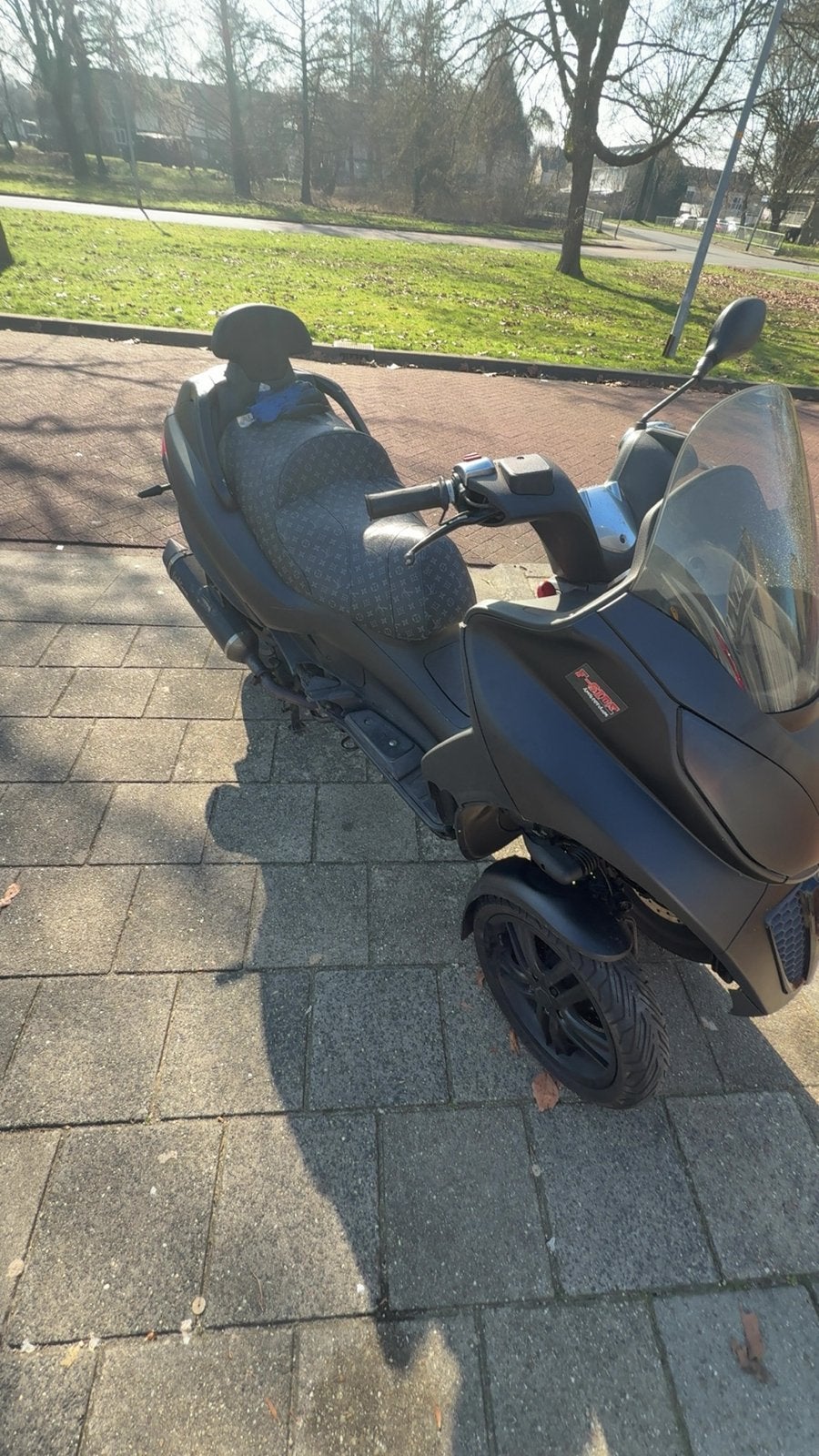 Piaggio mp3 500cc (teruil)