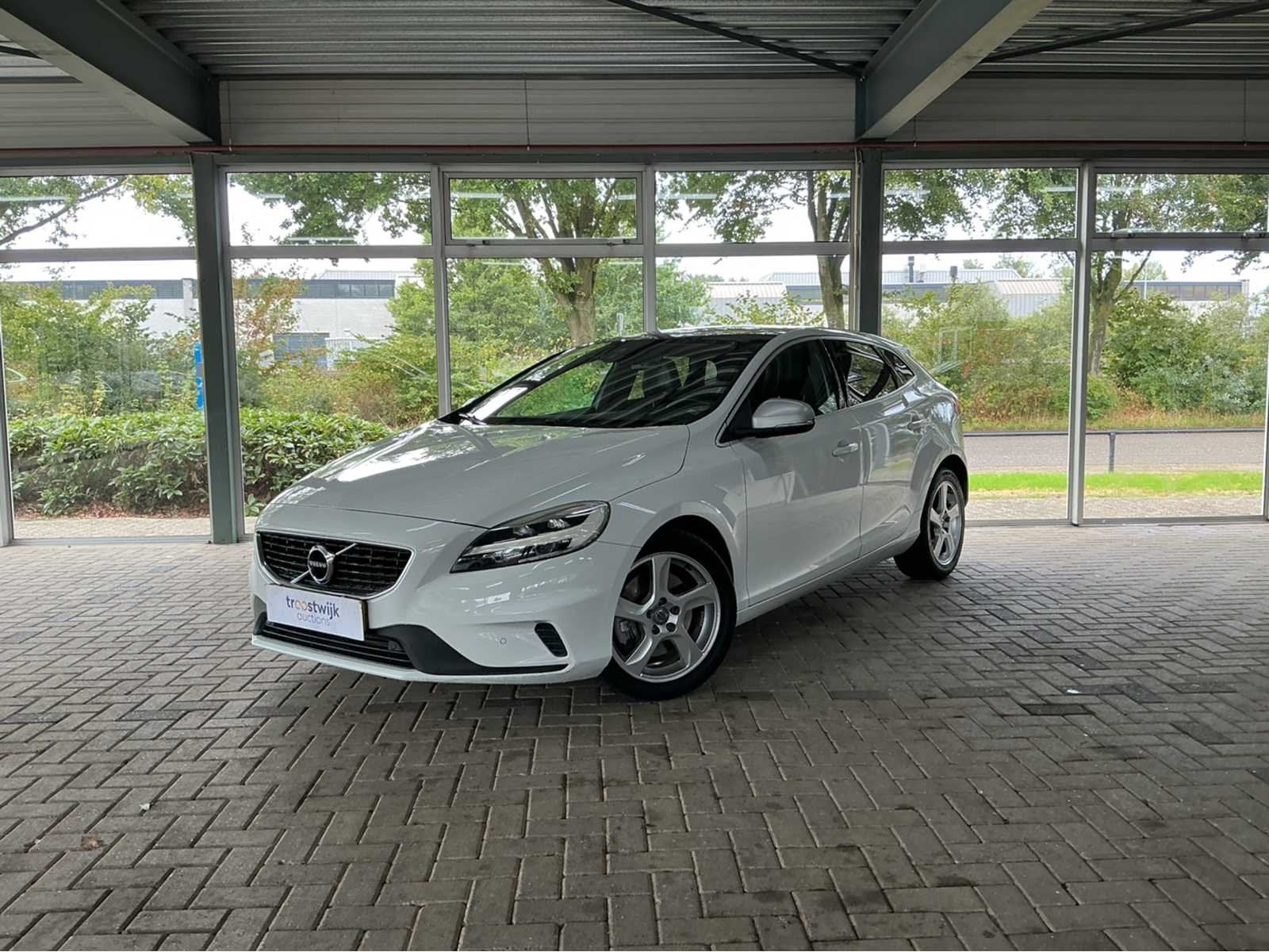 Volvo - 2016 - V40 - 2.0 D4 Inscription - marge auto, Gebruikt, Euro 6, 4 cilinders, Wit