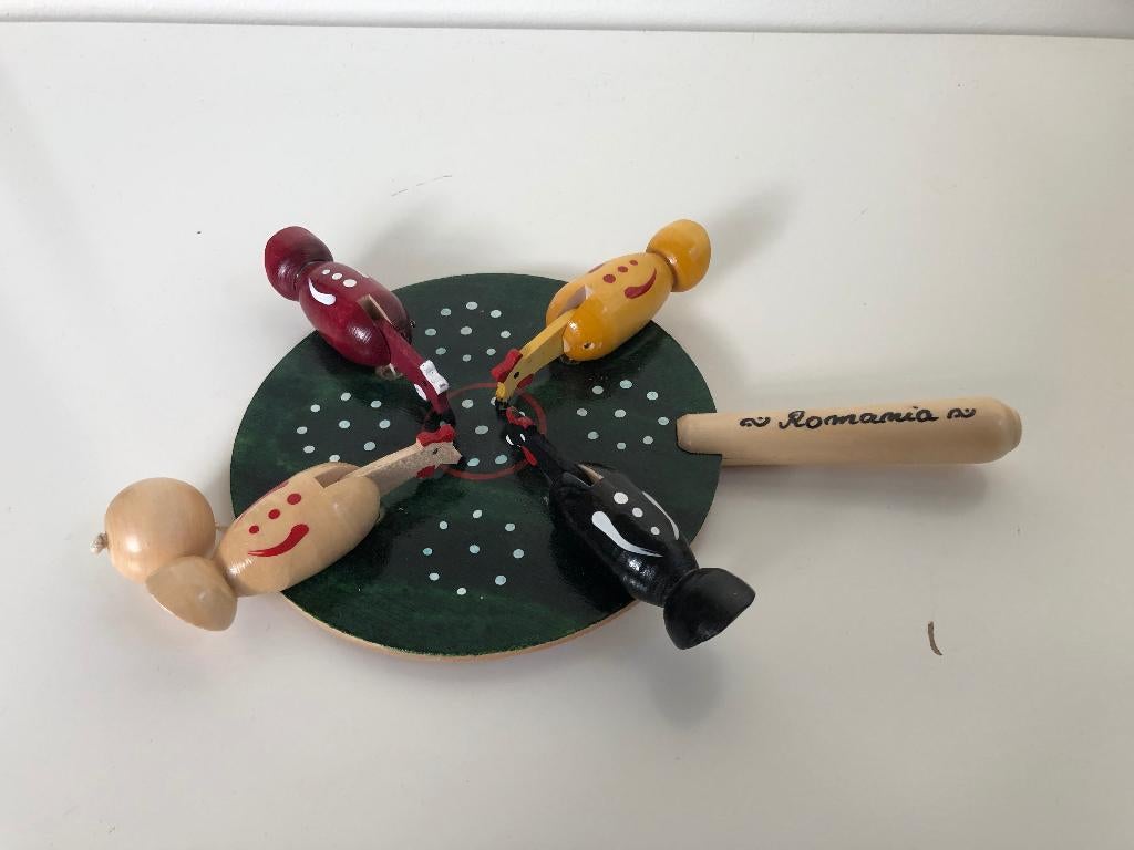 B706 Spel Pikkende Kippen op een Plank. Roemenie., Ophalen of Verzenden, Gebruikt, Overige typen