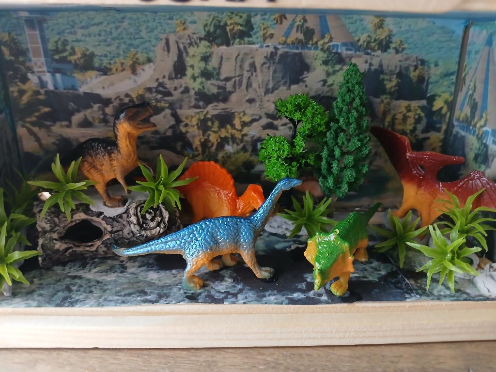 dinoworld diorama kijkkast sfeerlicht miniatuur, Hout, Meerkleurig, Overige stijlen, Nieuw