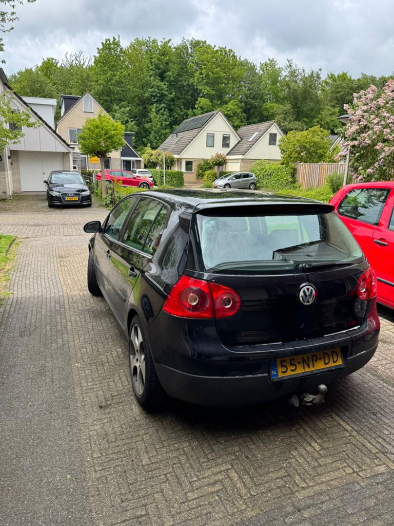 Volkswagen Golf 1.6 16V FSI 85KW 5D 2004 Zwart, Auto's, Volkswagen, Voorwielaandrijving, 4 cilinders, 620 kg, Zwart