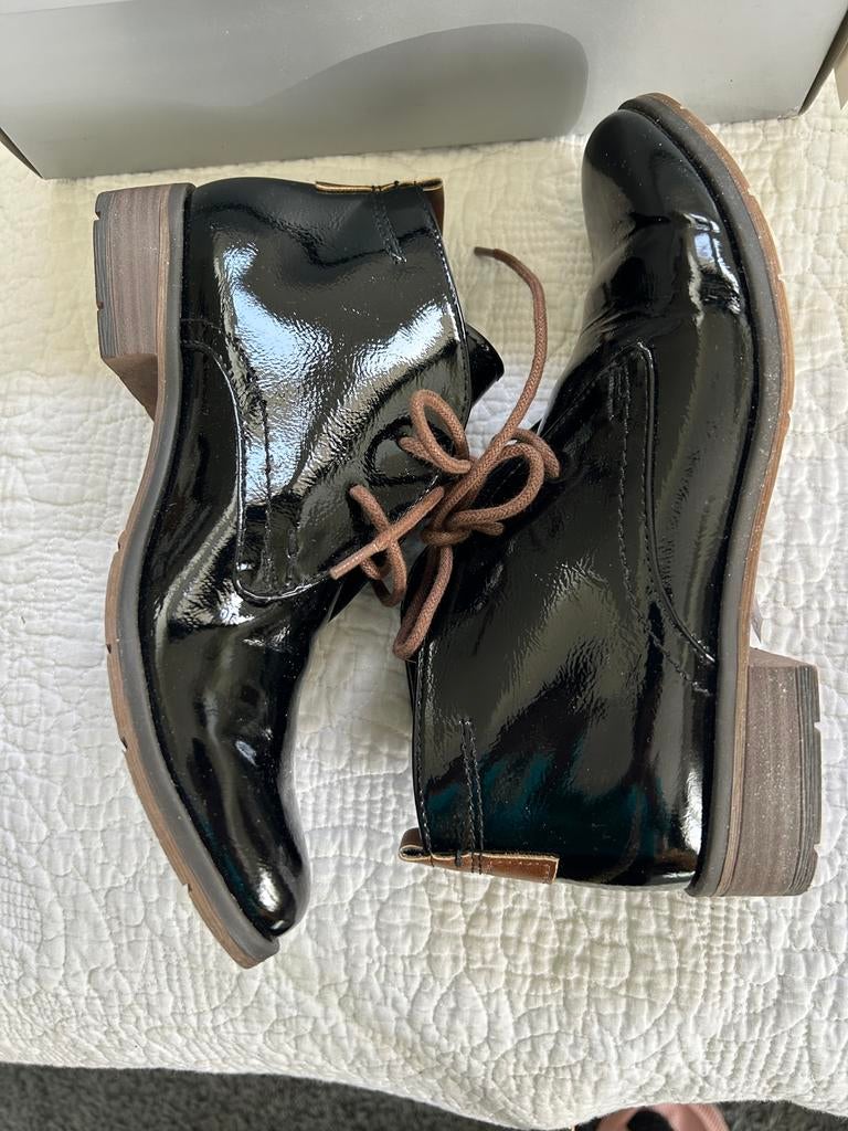Prachtige nieuwe zwarte lakschoenen, Ophalen of Verzenden, Nieuw, Zwart, Lage of Enkellaarzen