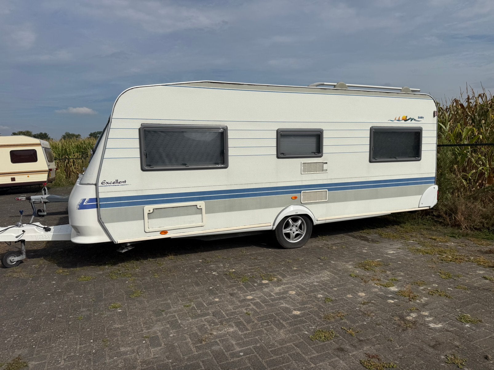 Hobby Excellent 560 UFE 2002 met airco 1300kg totaal, Rondzit, Hobby, Airco, Particulier