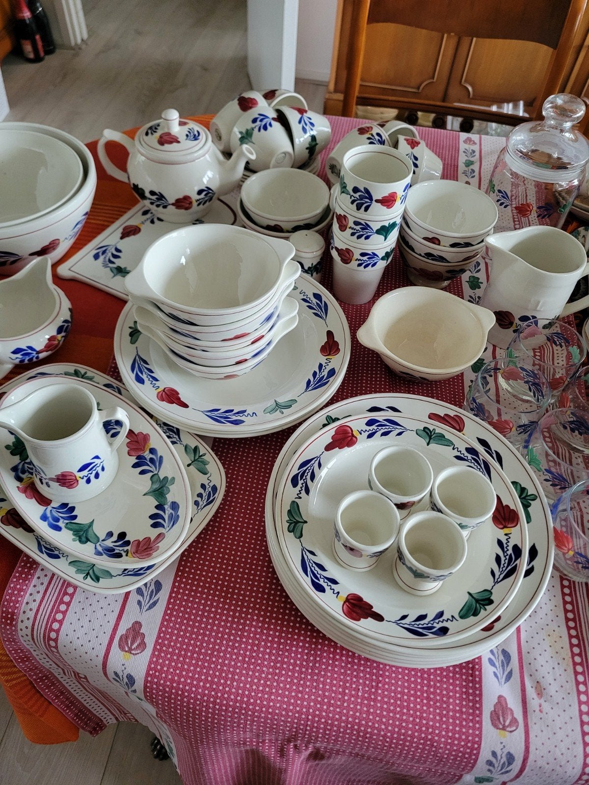 Boerenbont servies en bijpassend lopertje, Gebruikt, Keramiek, Landelijk/Boerenbont, Ophalen of Verzenden