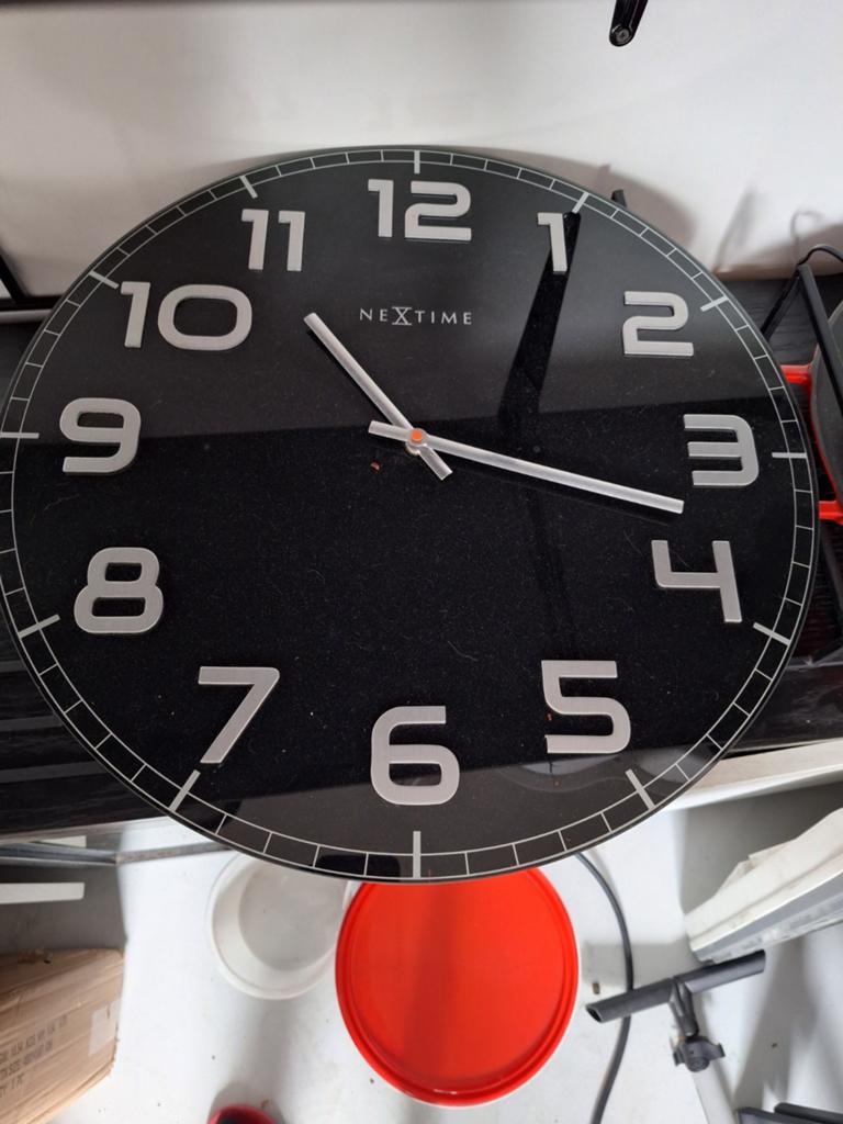 Grote zwarte Nextime wandklok, Ophalen
