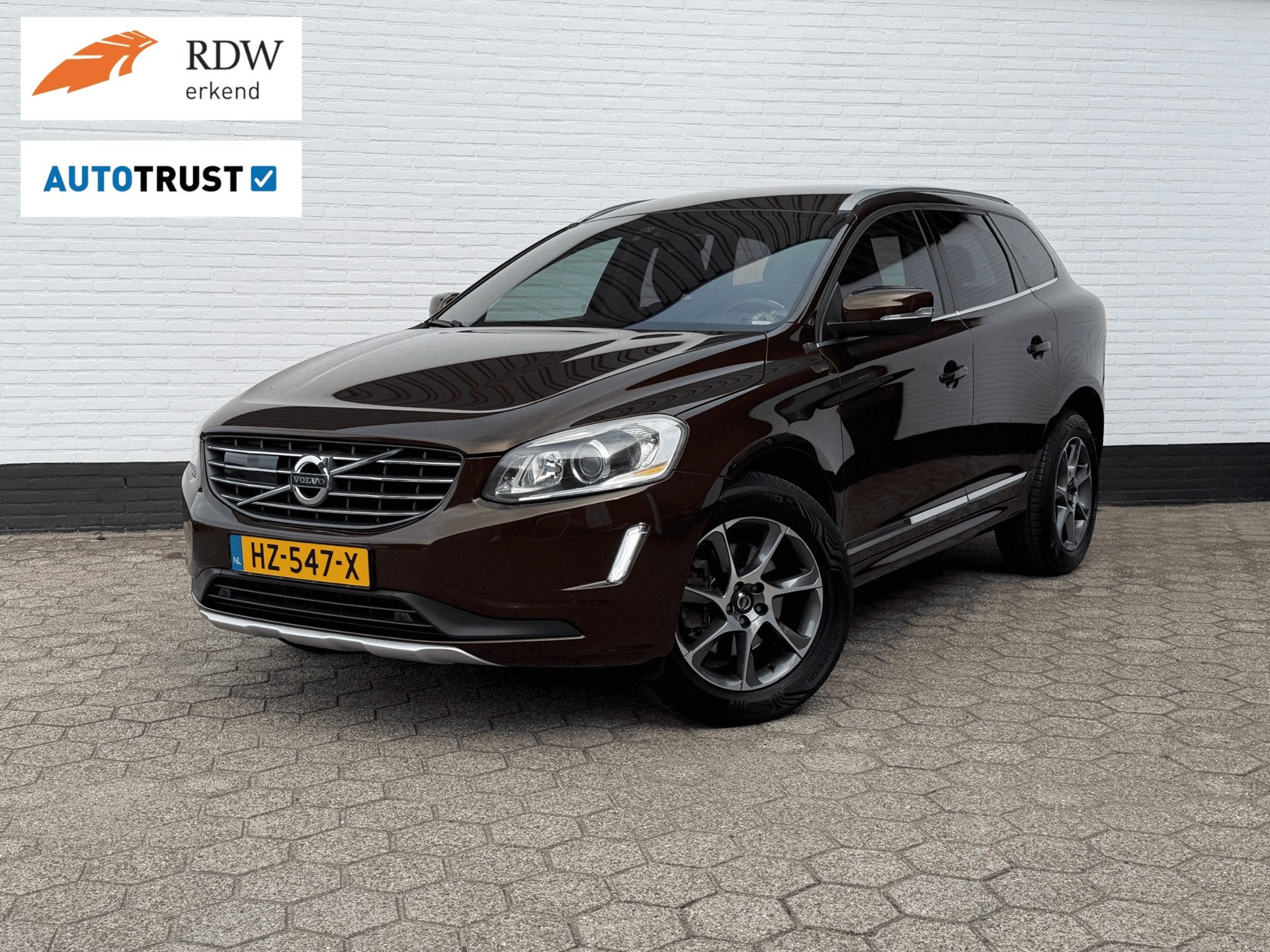Volvo XC60 2.0 D4 Ocean Race AUTOMAAT l ACC l BLIS l TREKHAA, Auto's, Stof, Gebruikt, 4 cilinders, 1634 kg
