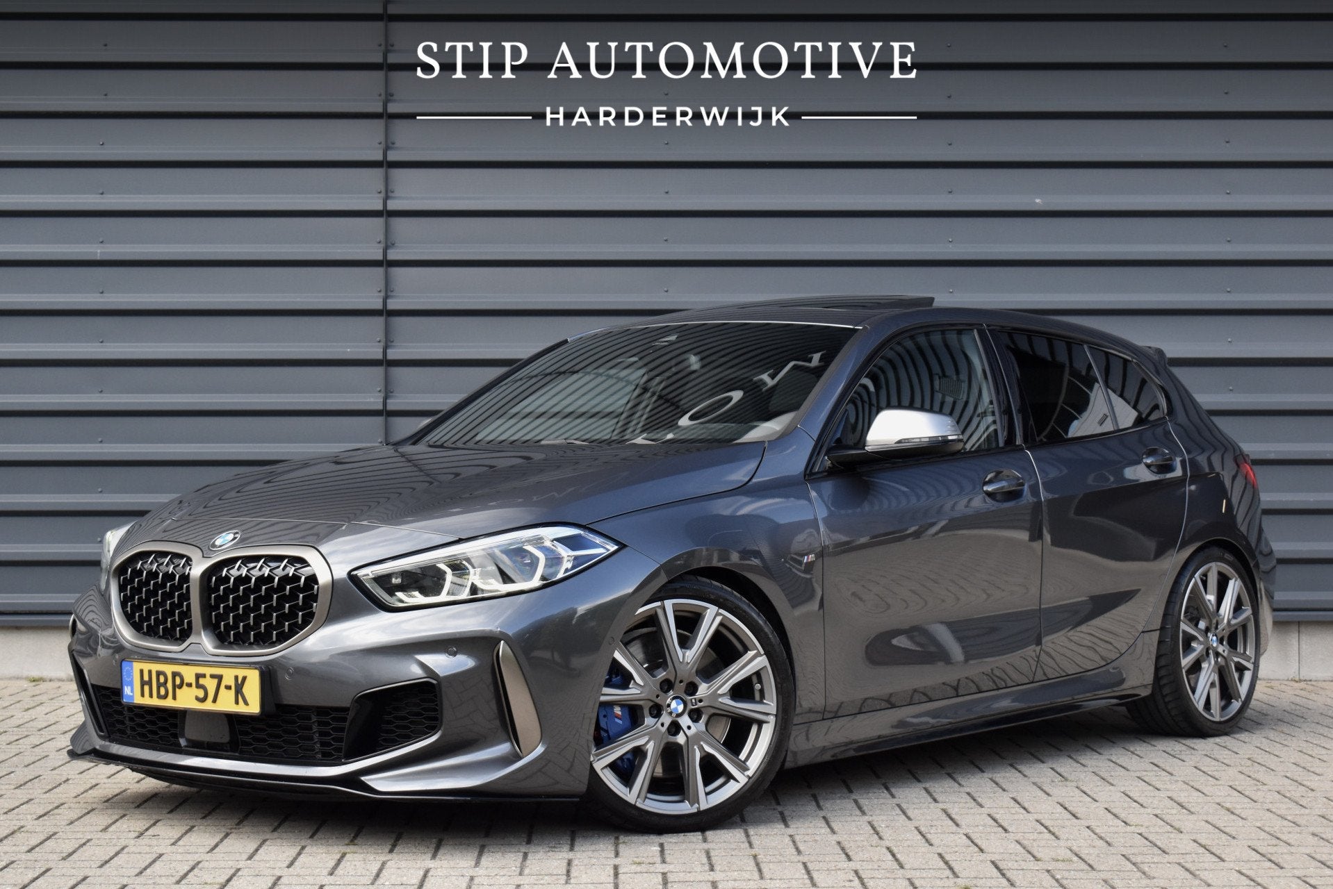 BMW 1 Serie M135i xDrive 306pk | Pano | Harman/Kardon | Head, Auto's, BMW, Gebruikt, 4 cilinders, Leder en Stof, 14 km/l
