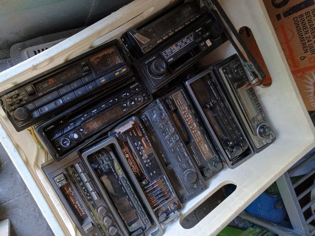 krat  met  AUTO radio's  11 stuks, Auto diversen, Ophalen of Verzenden, Zo goed als nieuw