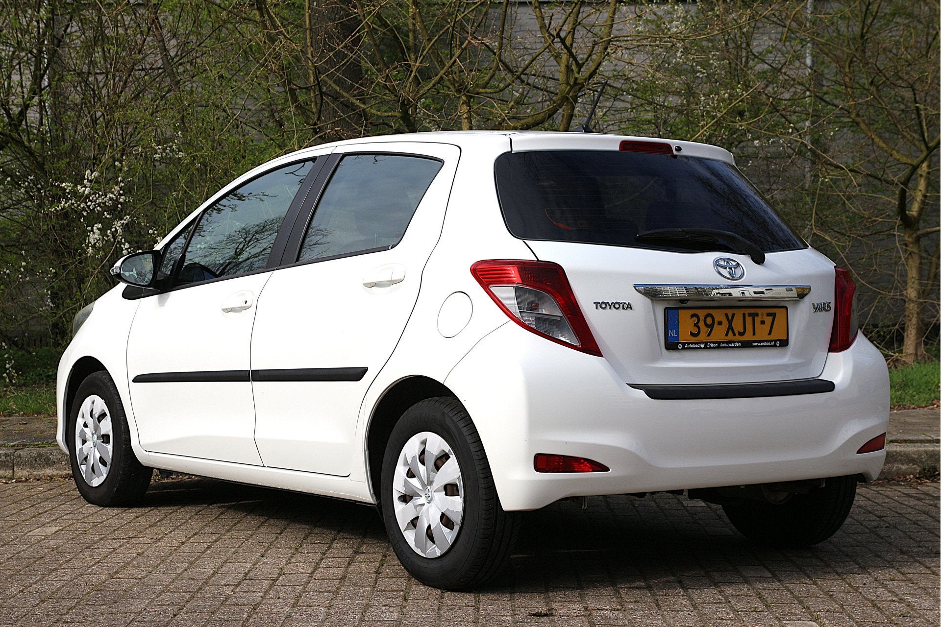 Toyota Yaris 1.0 VVT-i 70pk Aspiration | NL-auto | Facelift, Auto's, Euro 5, Met garantie (alle), Wit, Origineel Nederlands