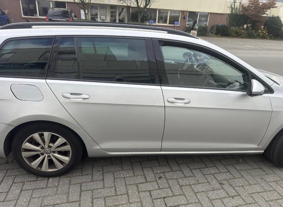 Motor Defect Volkswagen Golf 1.6 TDI 77KW Variant DSG 2014, Euro 5, Zwart, 4 cilinders, Leder en Stof