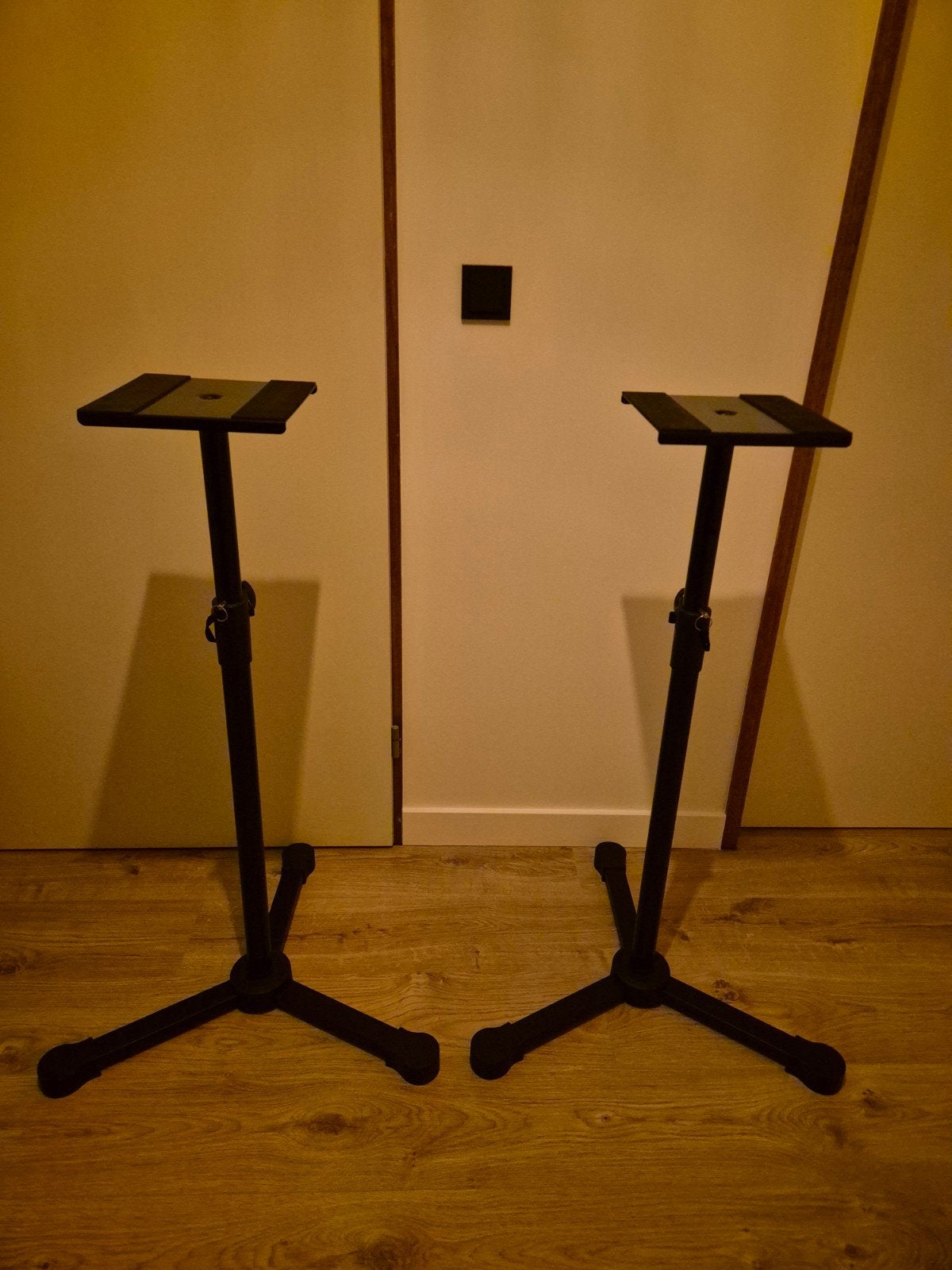 Innox tripod monitor statieven, Ophalen, Zo goed als nieuw