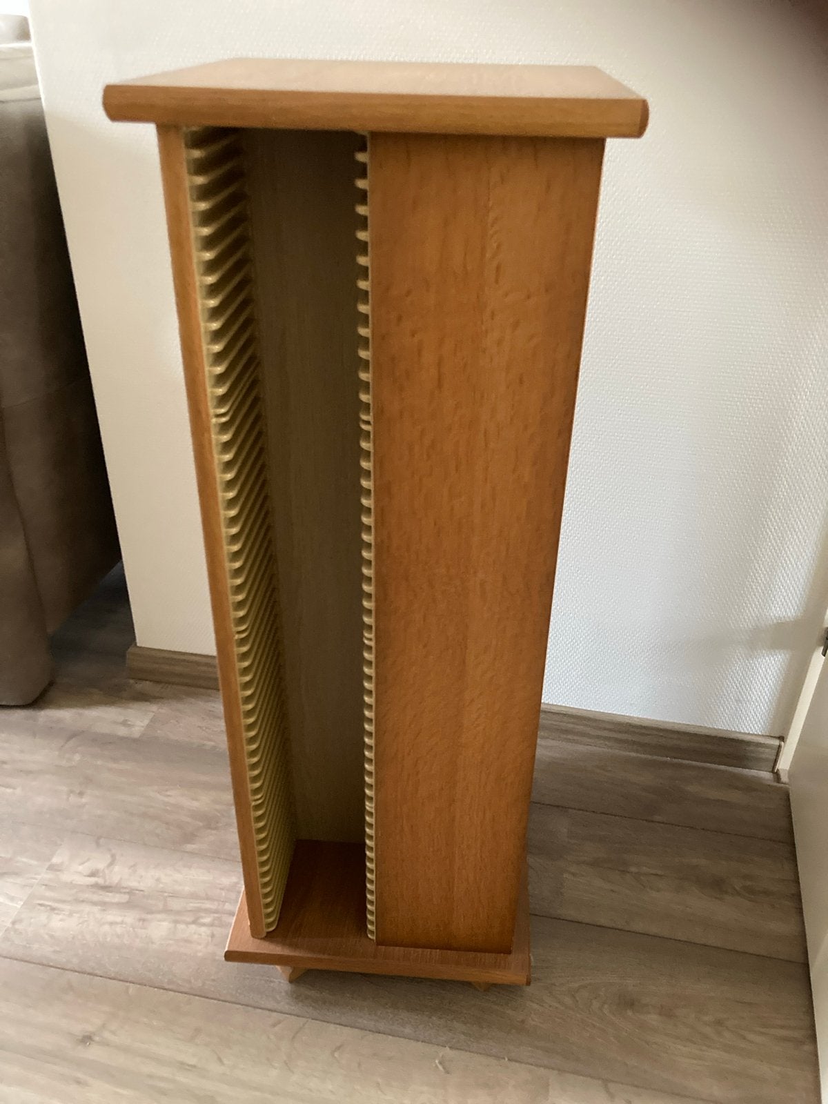 Houten CD/DVD-rek - Ruimte voor al je discs, Ophalen, Gebruikt, 75 tot 150 discs, Hout