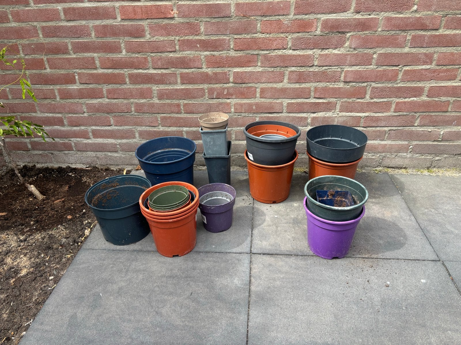 Gratis af te halen: Diverse plantenpotten, Kunststof, Gebruikt, Rond, Binnen