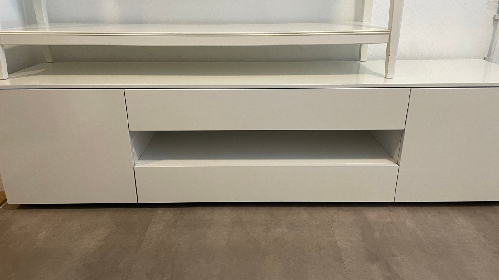 Moderne witte tv-kast 180 cm breed met lade en klep, Ophalen, 150 tot 200 cm, Zo goed als nieuw, Minder dan 100 cm