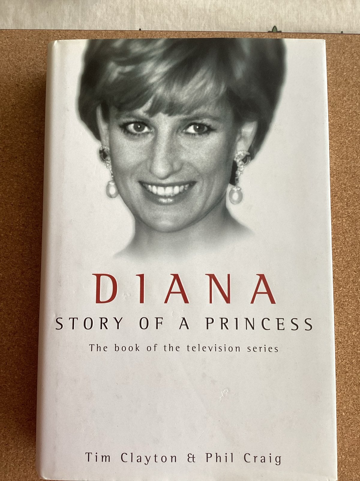 Diana: Story of a Princess - Boek bij de tv-serie, Ophalen of Verzenden, Gelezen, Politiek
