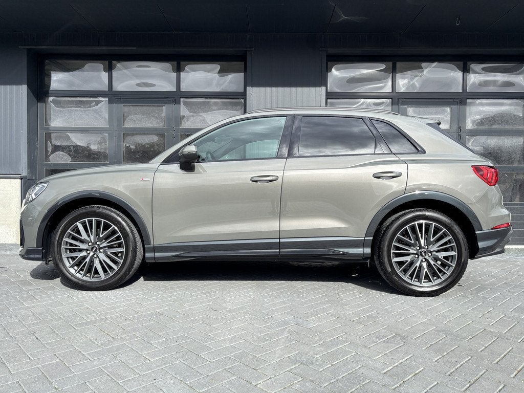 Audi Q3 35 TFSI S-line Chronos grey, 15 km/l, 4 cilinders, 150 pk, Leder en Stof