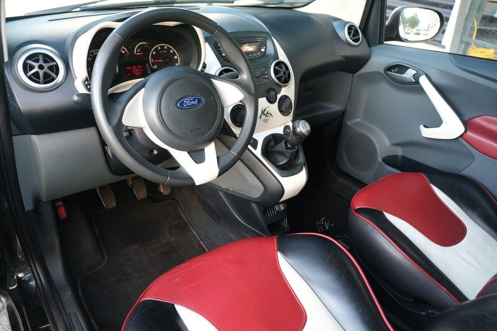 Ford Ka 1.2 Titanium Leder Airco Elek Ramen CV, Auto's, Ford, Voorwielaandrijving, Gebruikt, 4 cilinders, 4 stoelen
