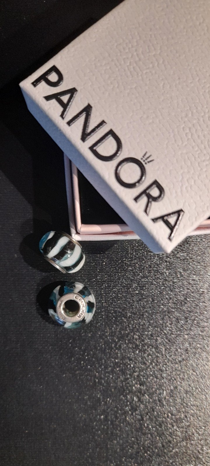 Pandora bedels, Pandora, Ophalen of Verzenden, Zo goed als nieuw, 2 of 3 bedels