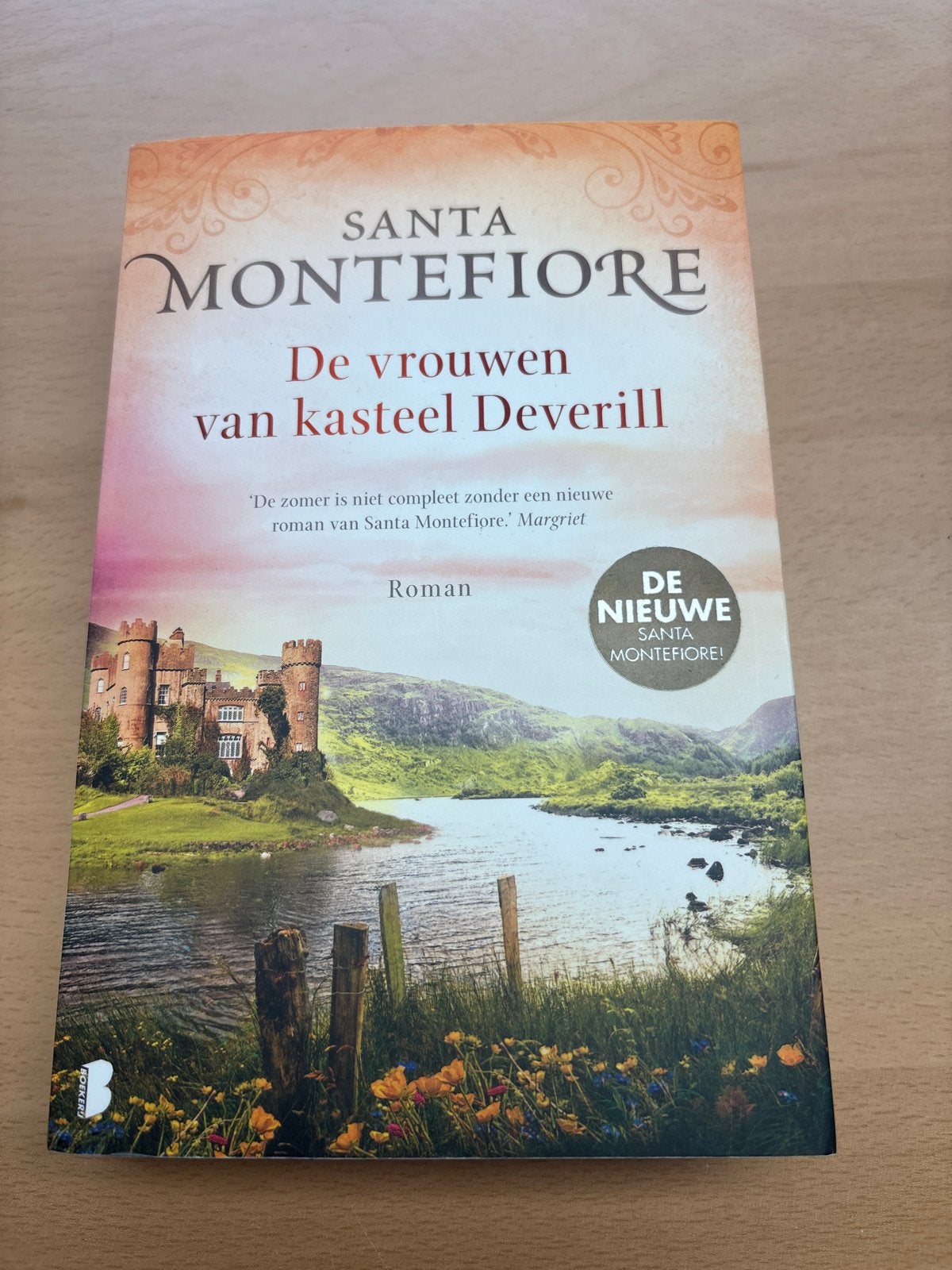 De vrouwen van kasteel Deverill - Santa Montefiore, Boeken, Ophalen of Verzenden, Gelezen, Nederland