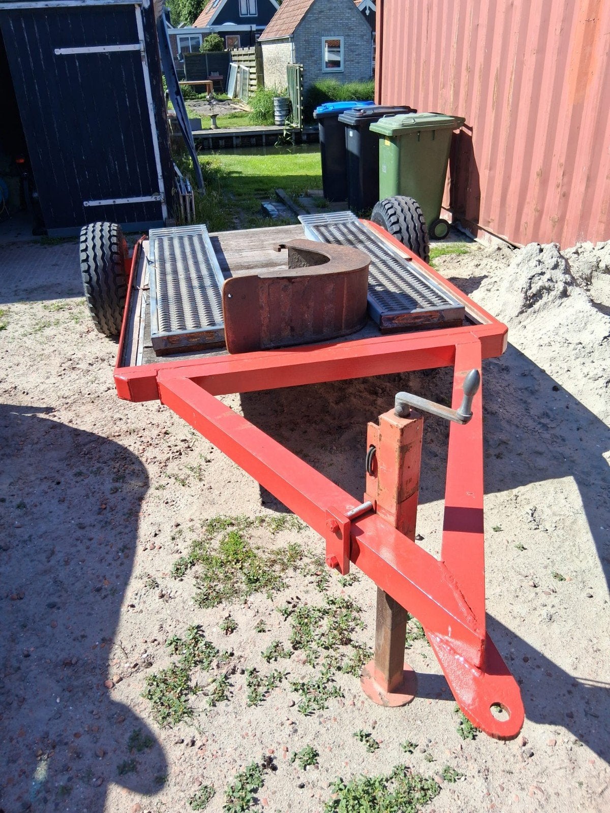 recent opgeknapte aanhangwagen, Ophalen