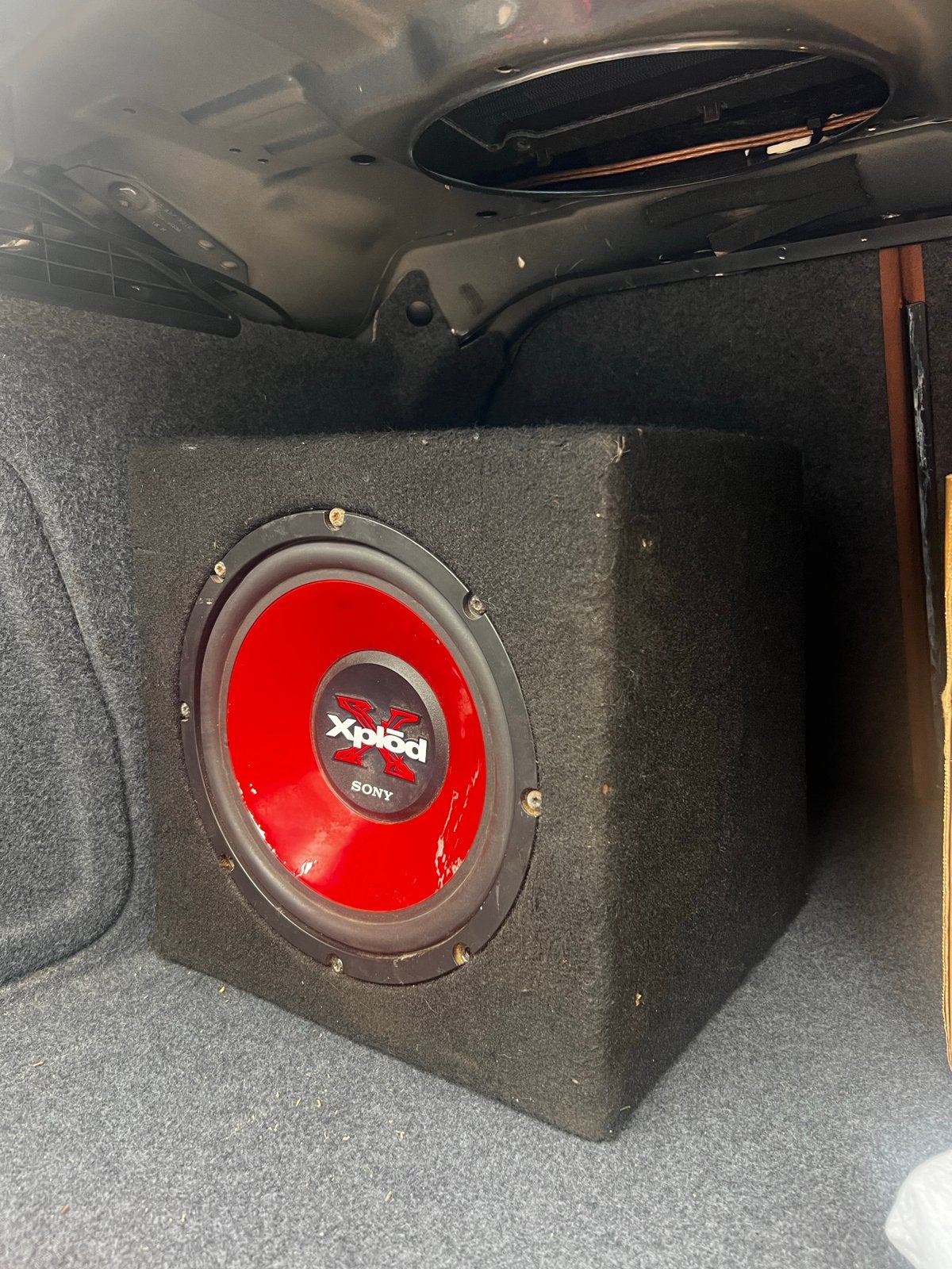 Sony Xplod Subwoofer met versterker en bekabeling, Ophalen, Zo goed als nieuw