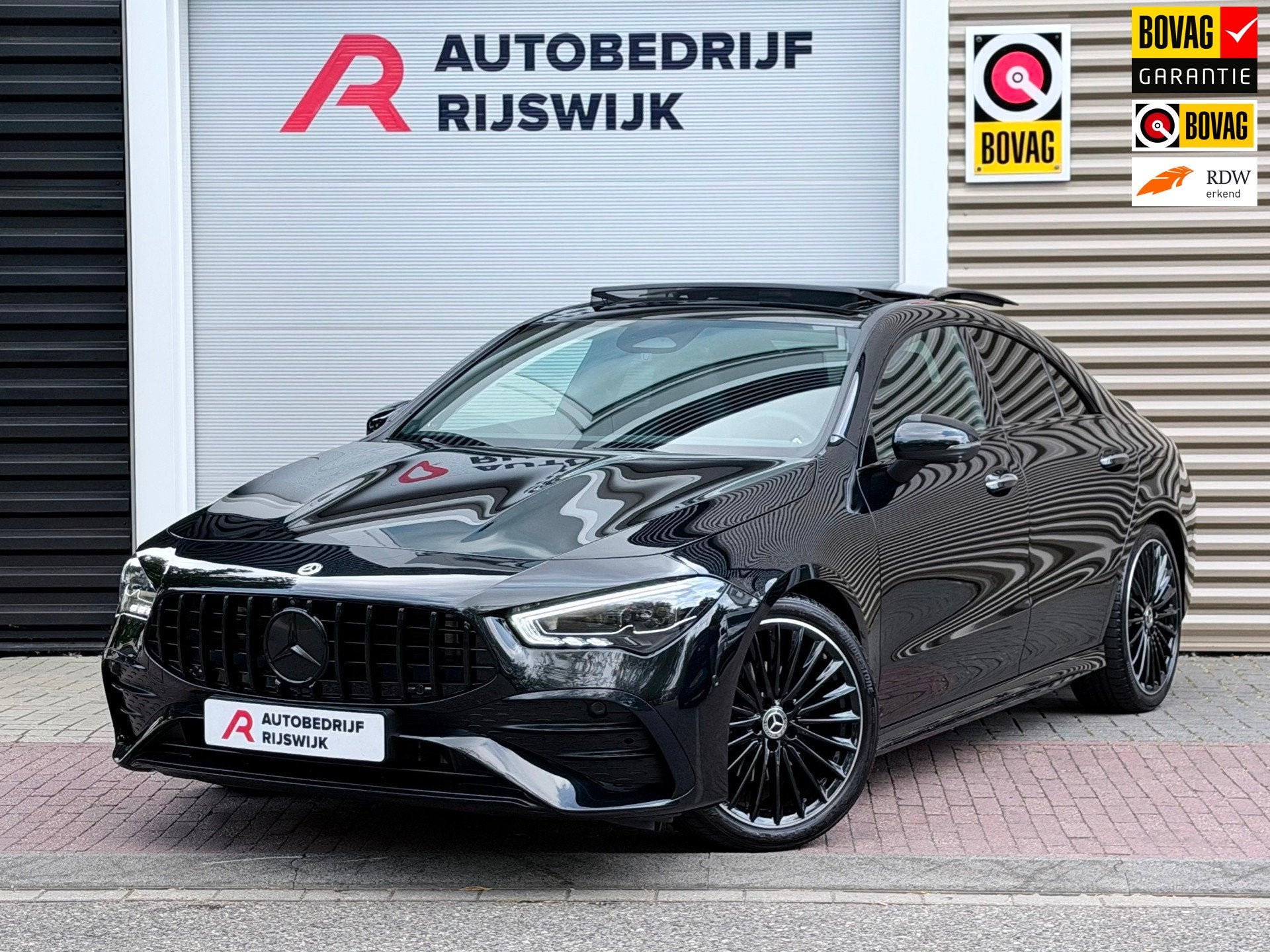 Mercedes-Benz CLA-klasse 180 Edition AMG 45s Pano/360/Burmes, Auto's, 136 pk, Gebruikt, 4 cilinders, Zwart