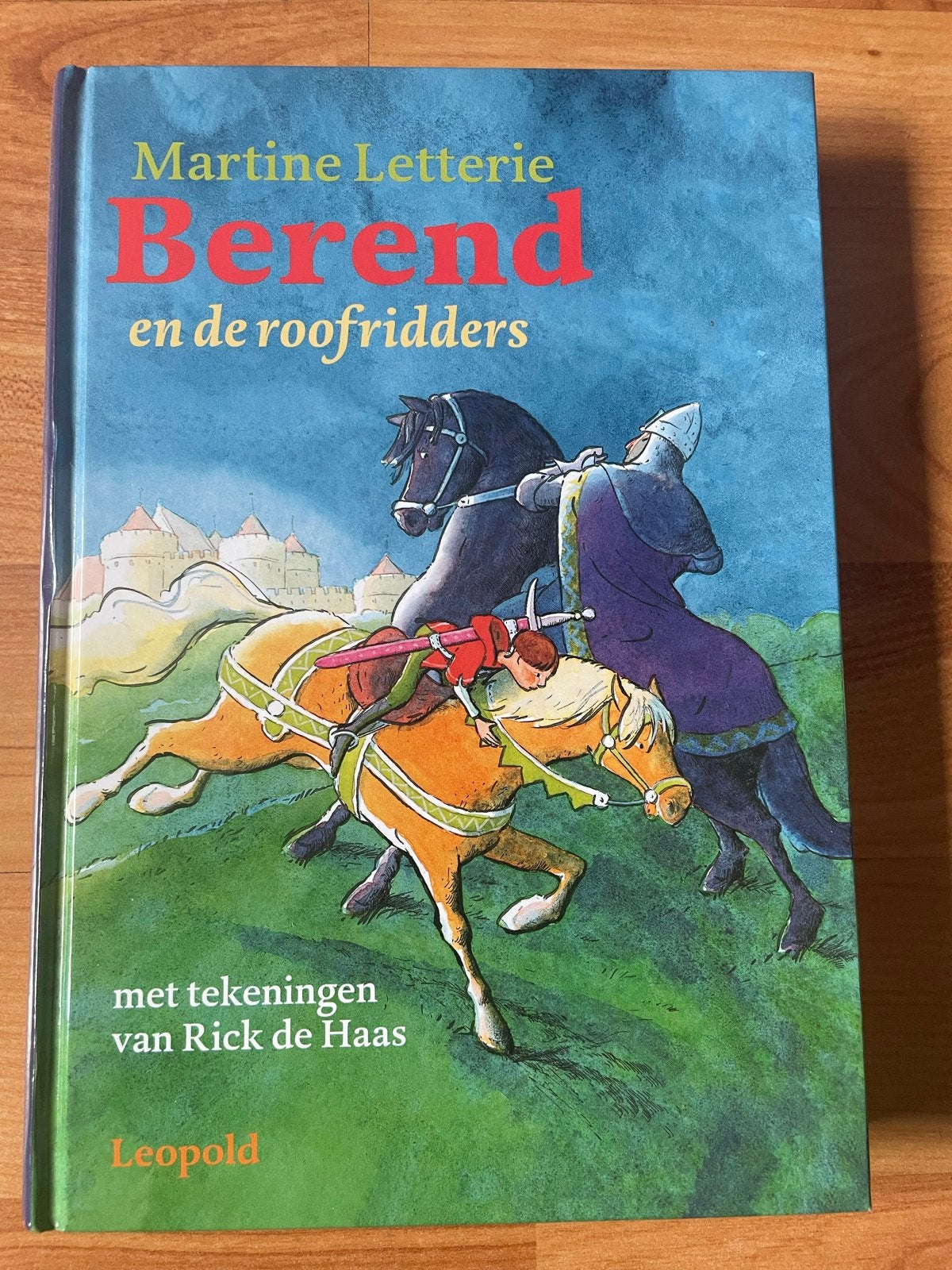 Berend en de roofridders - Martine Letterie, Ophalen of Verzenden, Zo goed als nieuw, Fictie algemeen
