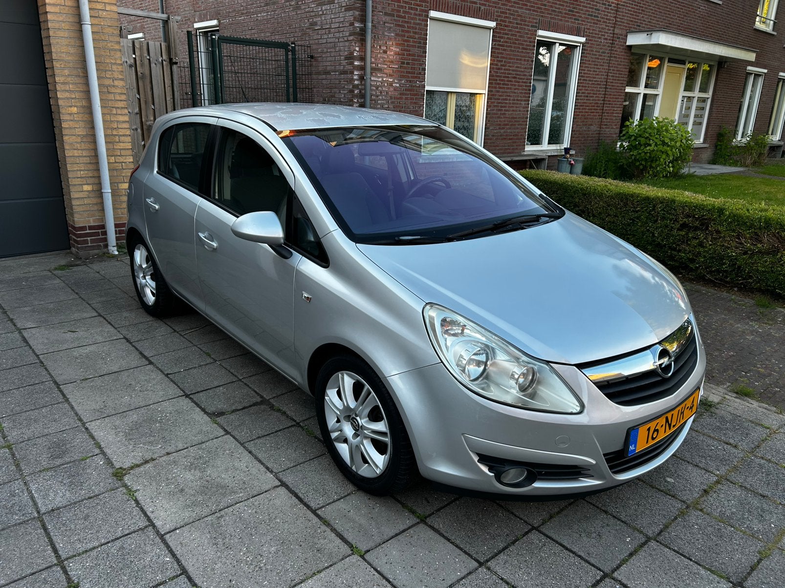 Opel Corsa 1.4 16V 5D Cosmo 2010 Grijs, Auto's, Opel, Voorwielaandrijving, 1063 kg, 1398 cc, 4 cilinders