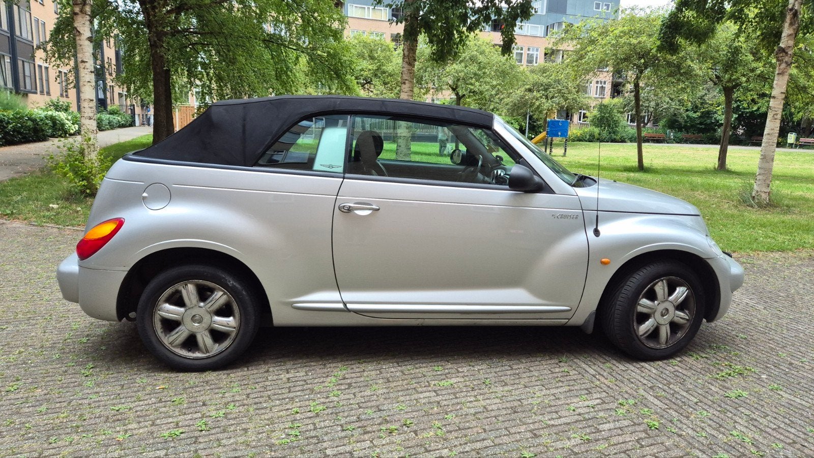 Chrysler PT Cruiser 2.4 I 16V cabrio 2004 Grijs, Auto's, Chrysler, Voorwielaandrijving, 450 kg, Zwart, Cabriolet