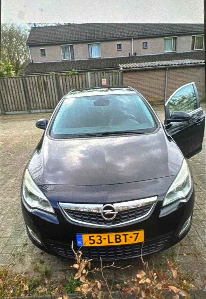 Opel Astra 1.6 85KW 5D AUT 2010 Zwart, Auto's, Opel, Bedrijf, Astra, Benzine, C, Hatchback, Automaat, Origineel Nederlands, Zwart