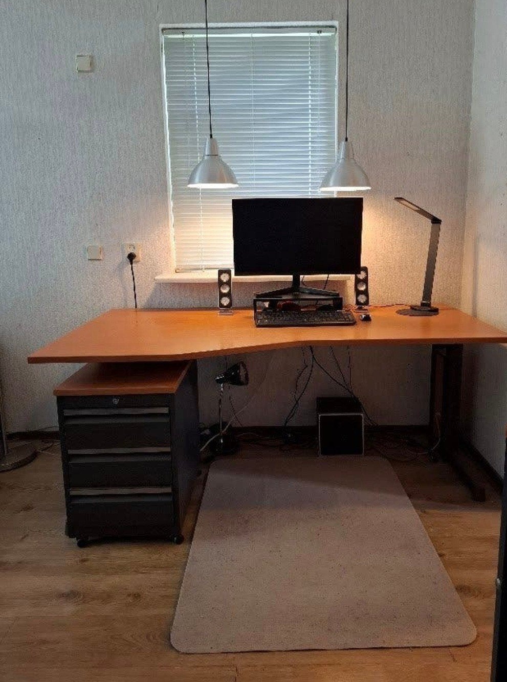 Zeer degelijk bureau in kersen met metaal grijs ladenblok, Gebruikt, 180 cm, Spaanplaat of MDF, 98 cm