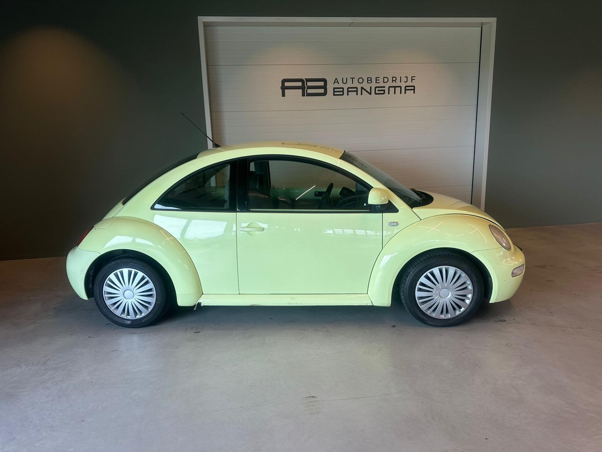 Volkswagen New Beetle 2.0i HIGHLINE-uitvoering|AIRCONDITIONI, Stof, Gebruikt, Beetle (Kever), 4 cilinders