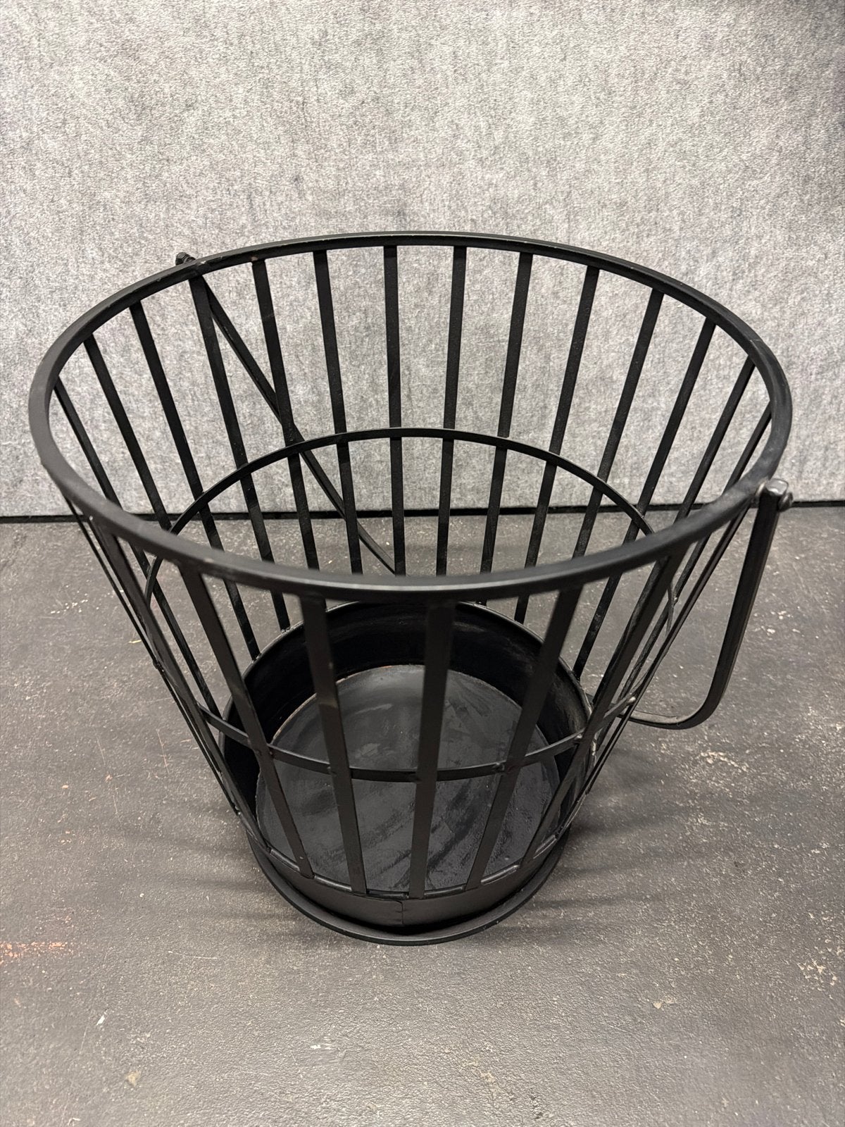 Zwarte metalen mand met handvatten, Met handvatten, Mand, Rond, Ophalen of Verzenden