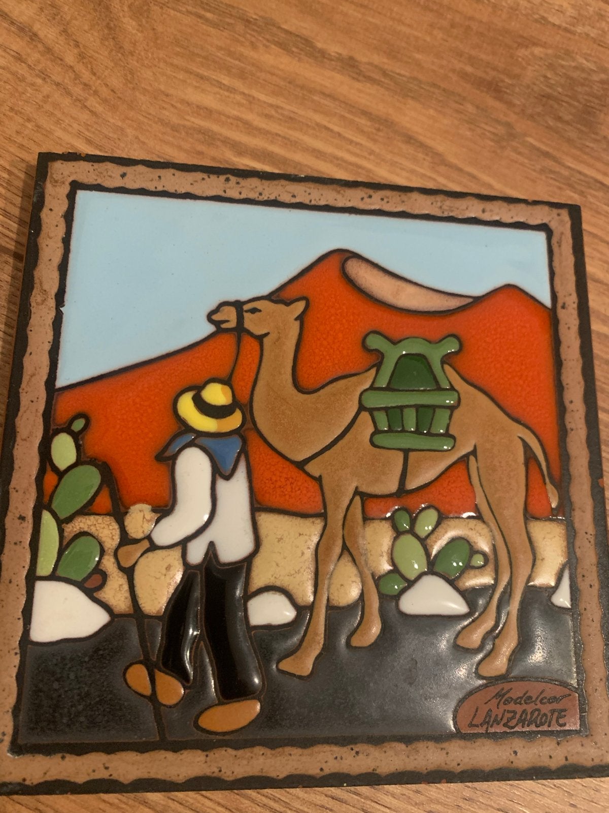 Mooie Modelcor Lanzarote tegel met kameel en man, Antiek en Kunst, Antiek | Wandborden en Tegels, Ophalen of Verzenden
