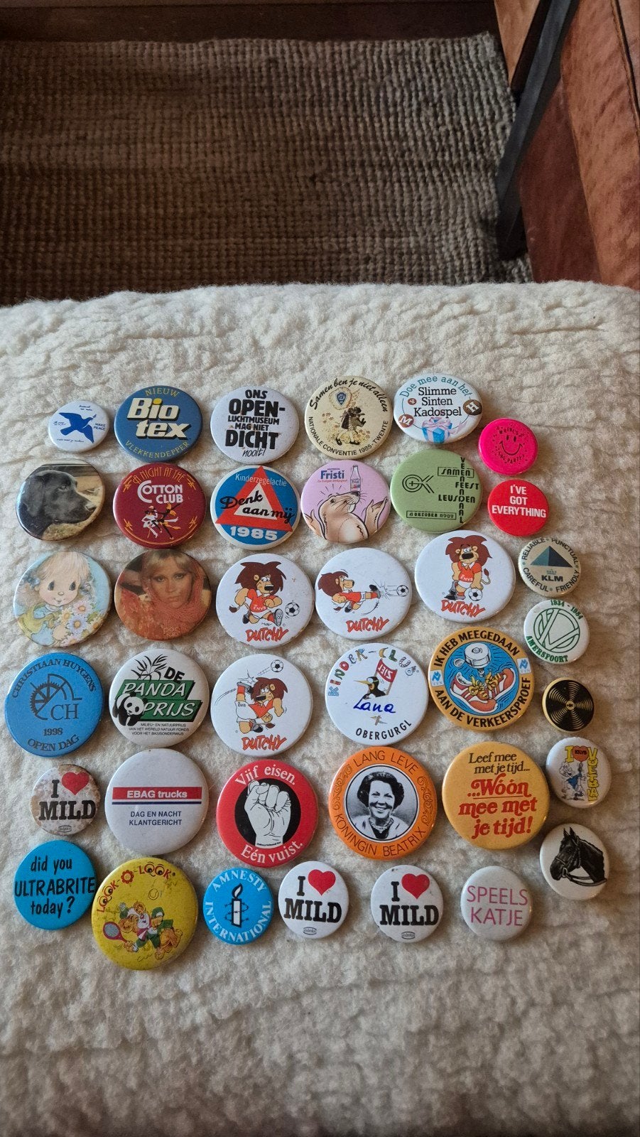 38 vintage buttons diverse maten en buttons, Verzamelen, Speldjes, Pins en Buttons, Ophalen of Verzenden, Gebruikt, Overige onderwerpen
