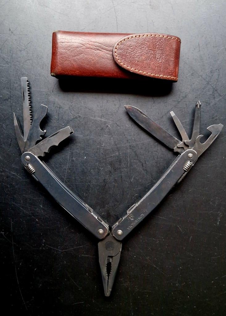 Multitool Victorinox leger zakmes

Nieuw

Verzending kosten, Verzamelen, Ophalen of Verzenden, Landmacht, Nederland, Mes of Dolk