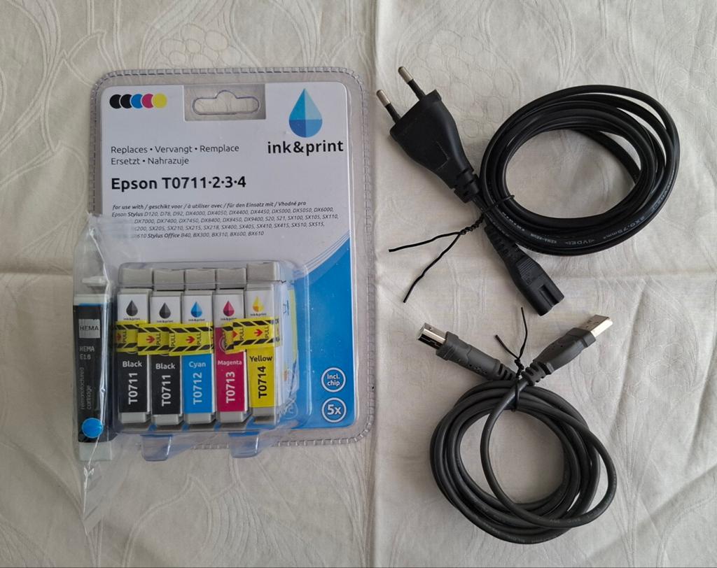 Set van Epson T0711-2-3-4 inktcartridges met kabels, Computers en Software, Printerbenodigdheden, Gebruikt, Verzenden