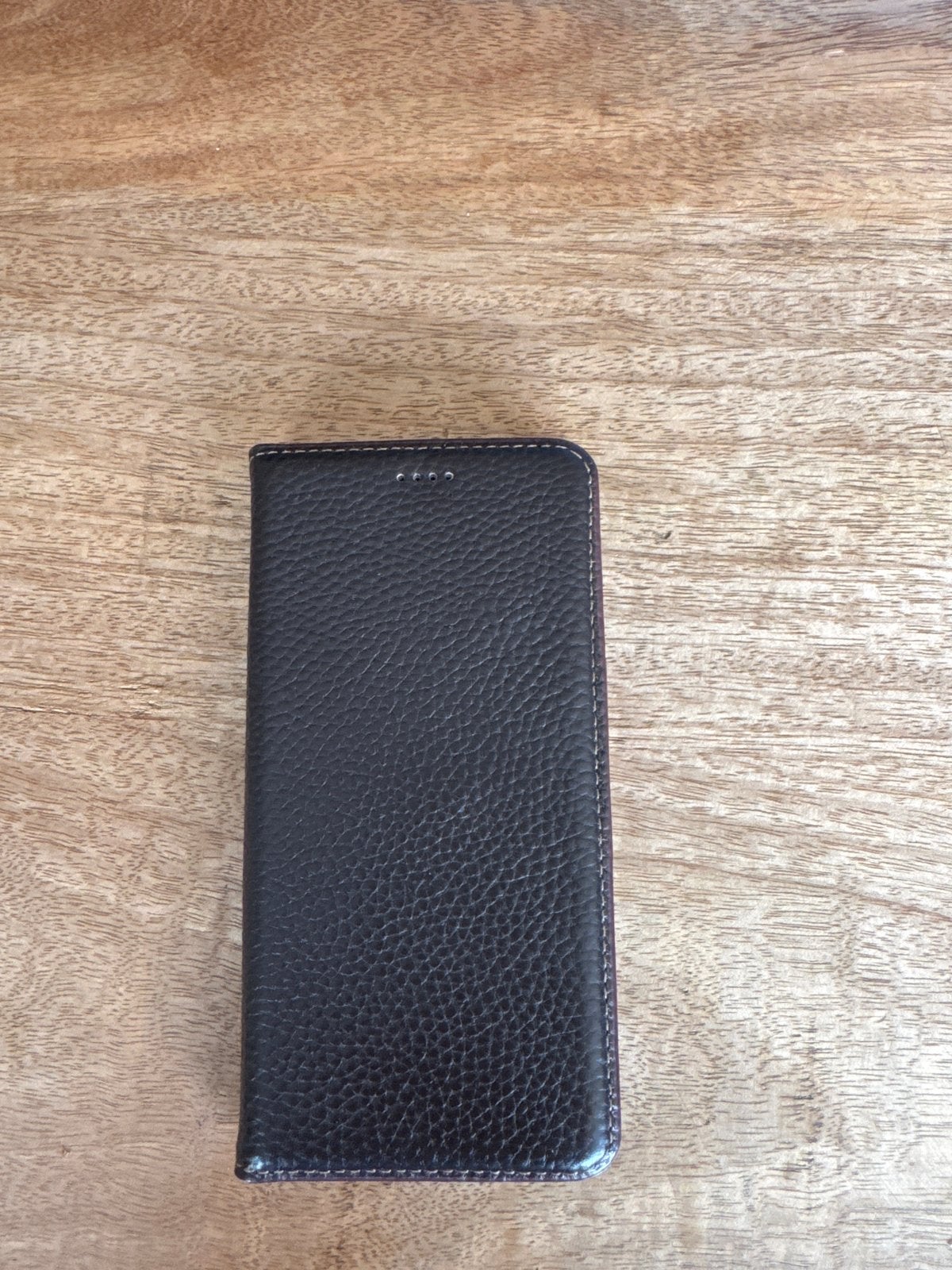 Donkerbruin Flipcase Hoesje voor iphone 16, Ophalen, Zo goed als nieuw, Flipcase