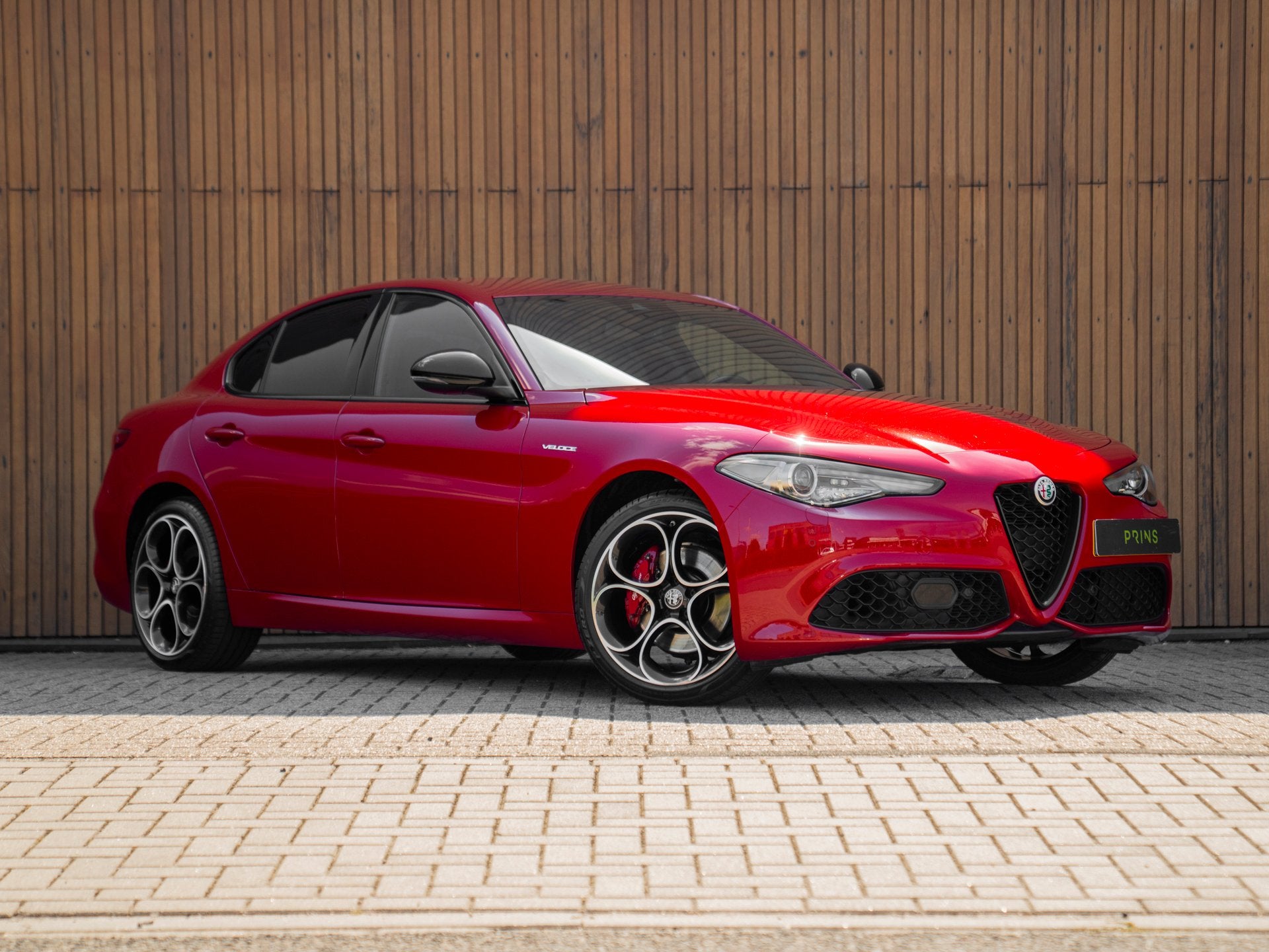 Alfa Romeo Giulia 2.0 T Veloce 280pk AWD | 19'' | Carplay |, 745 kg, Met garantie (alle), Leder, Bedrijf