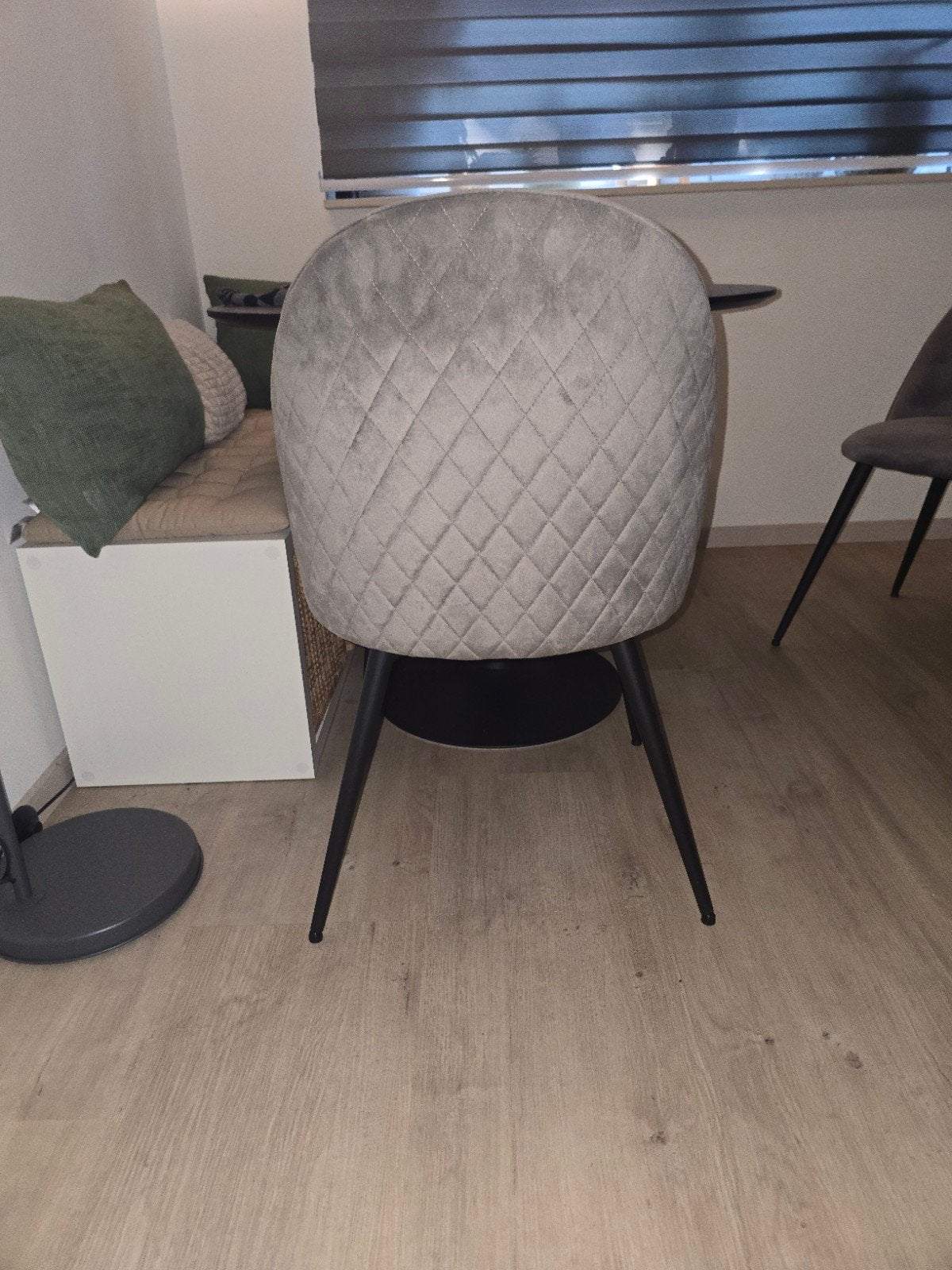 Twee comfortabele eetkamerstoelen - Grijs fluweel, Ophalen, Gebruikt, Twee, Modern, Fluweel, Gewatteerd