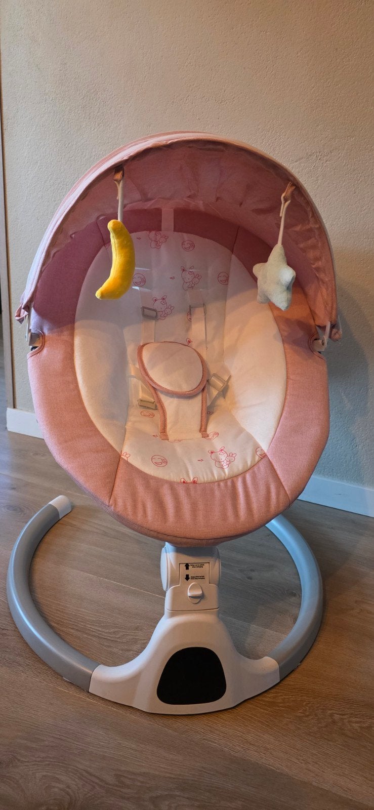 Roze baby elektrische schommelstoel met gordel, Schommelstoel, Met gordel(s) of riempje(s), Zo goed als nieuw, Ophalen