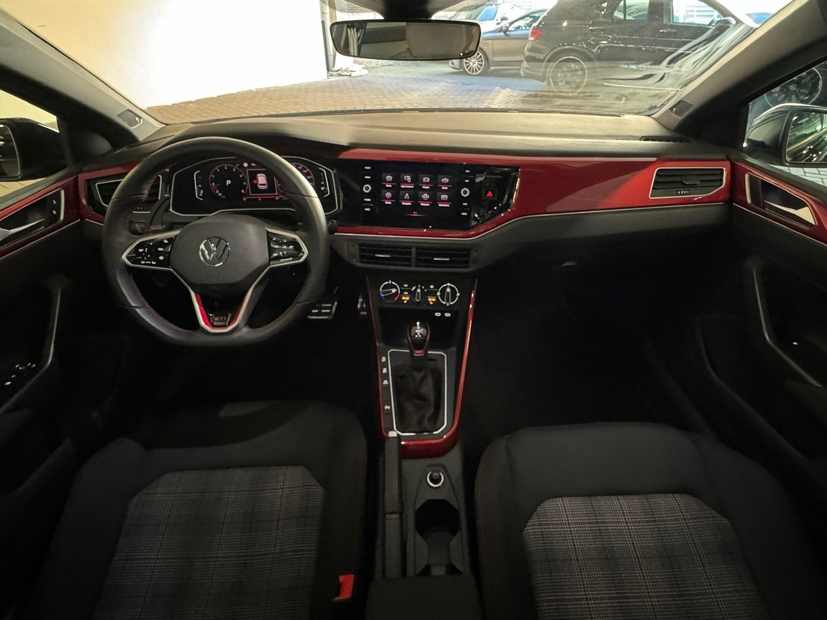 Volkswagen POLO 2.0 TSI GTI Pano|Beats|IQ|Camera|Mistlampen, 1272 kg, Gebruikt, 4 cilinders, 1984 cc