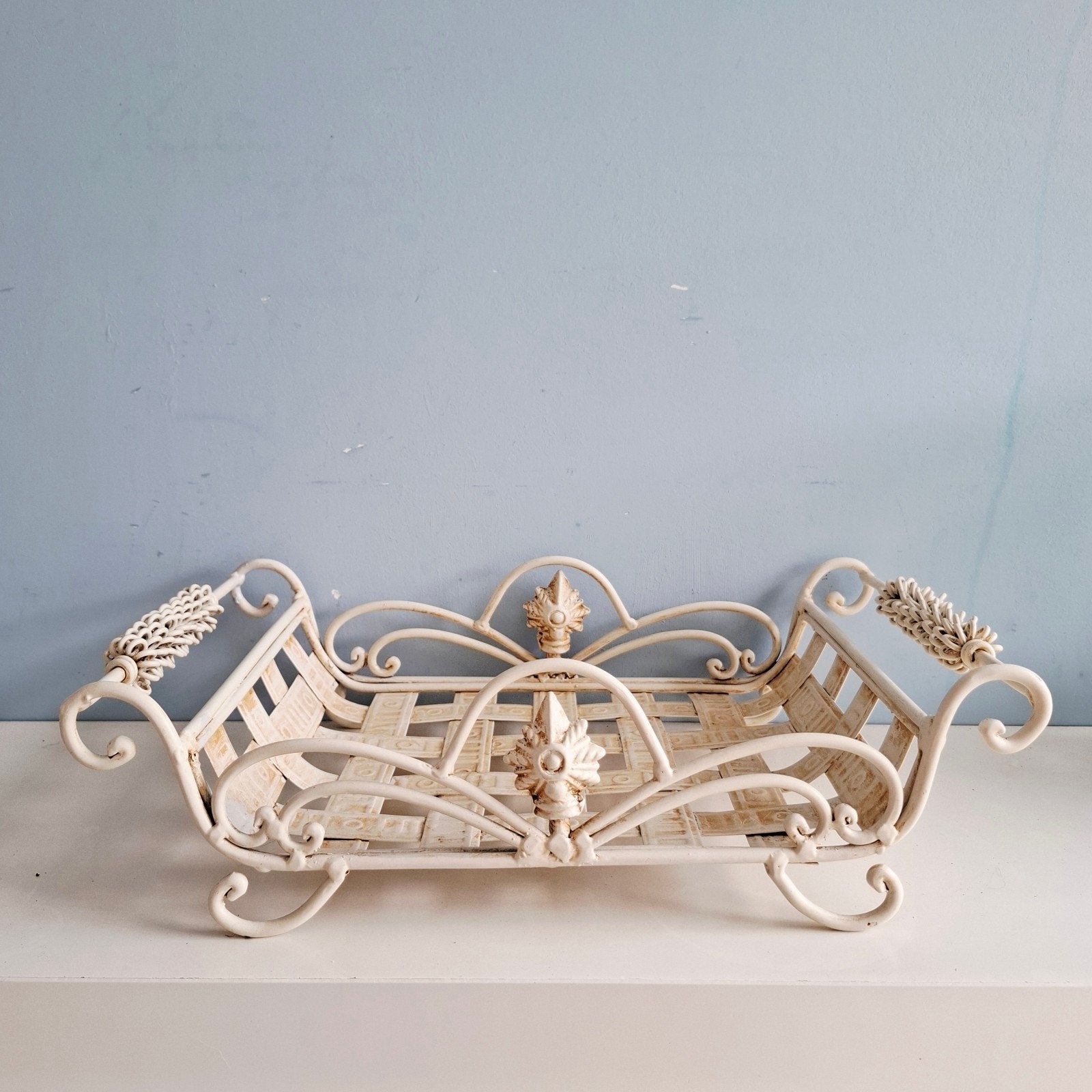 Decoratieve metalen lectuurbak, Huis en Inrichting, Metaal, Lectuurbak, Ophalen of Verzenden, Zo goed als nieuw